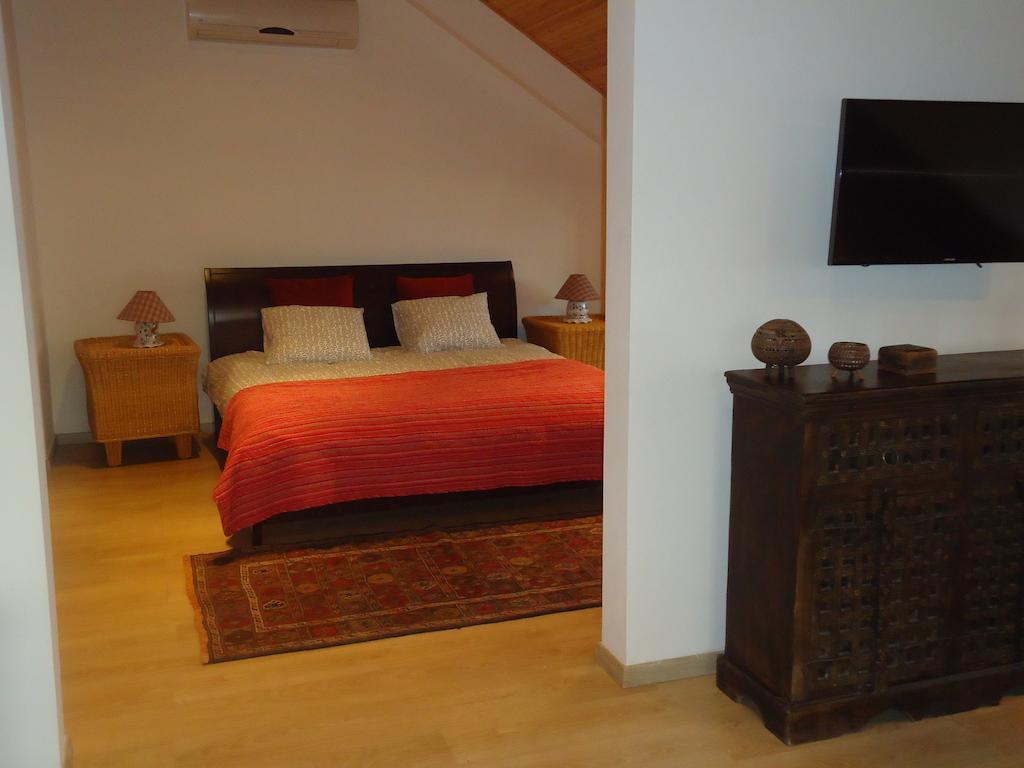 Petralona Apartment Agios Athanasios Oda fotoğraf